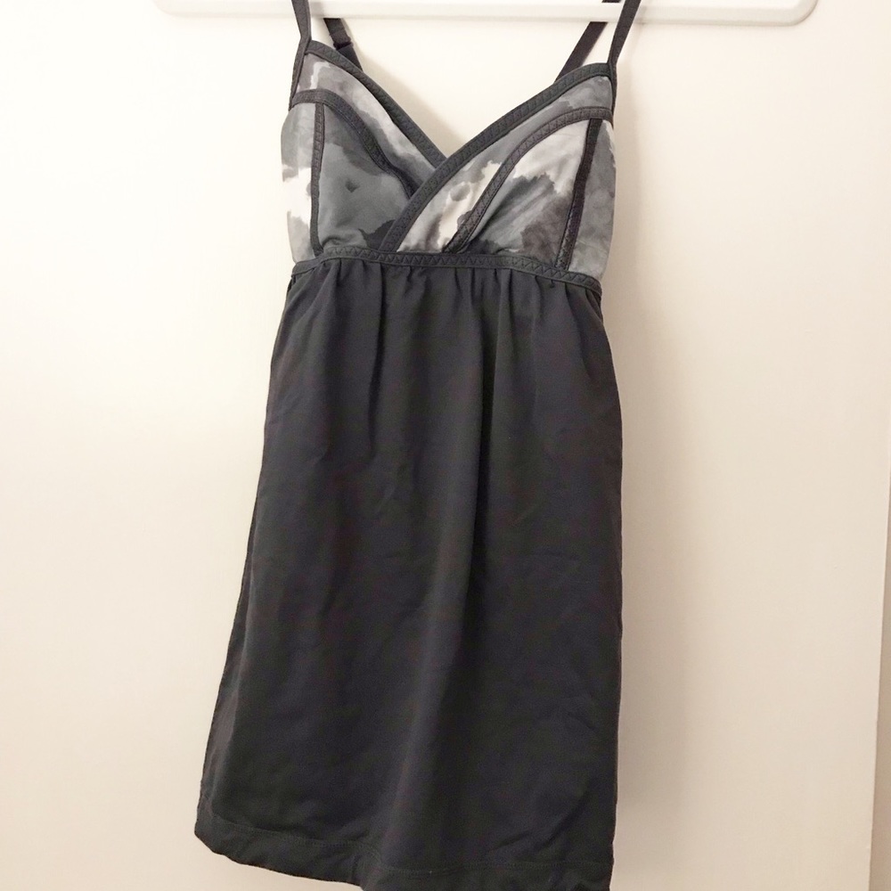 Lululemon camo v neck top